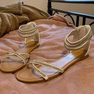 Brand new never worn . Size 7 in womens